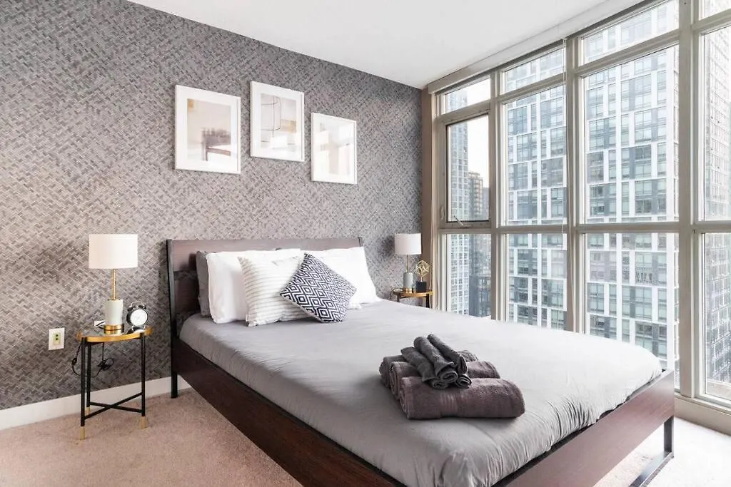 Skyhigh Haven Led-Lit Downtown Condo Retreat Toronto Apartment